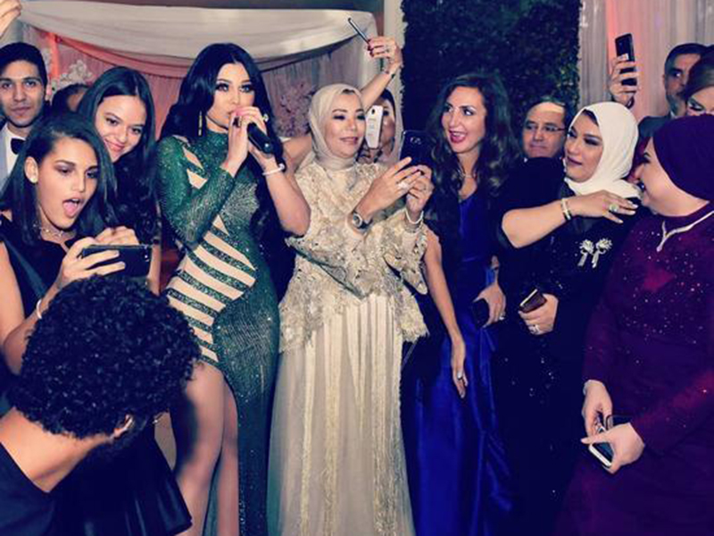 اضغط لمشاهدة الفيديو: هيفاء وهبي تشعل حفل زفافٍ مصري برقصها